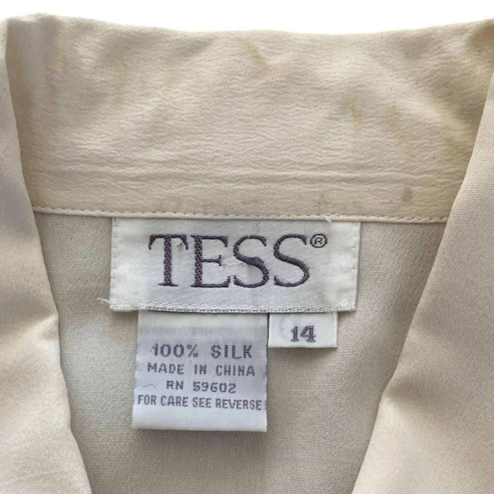 Tess 100% buttery soft silk cream colored ruffled shirt, Sz 14 - Picture 7 of 9